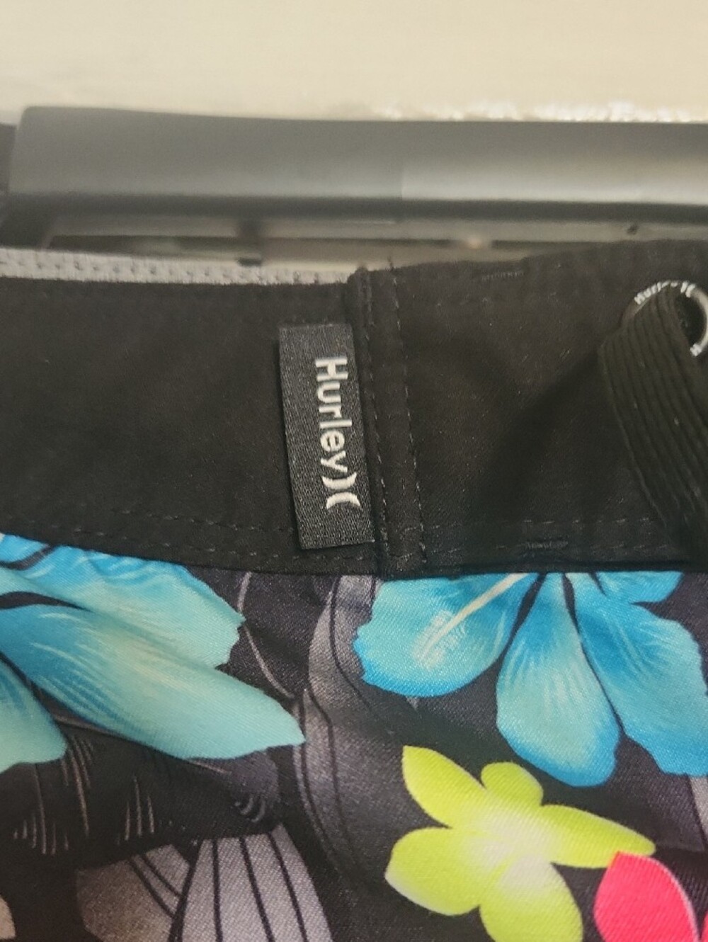 Hurley Black Board Shorts Size 20/30 with Blue, Pink & Neon Yellow Floral Print - Picture 2 of 3